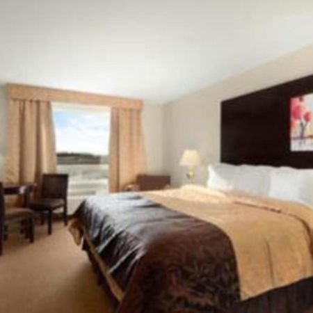 Super 8 By Wyndham Innisfail Exteriér fotografie