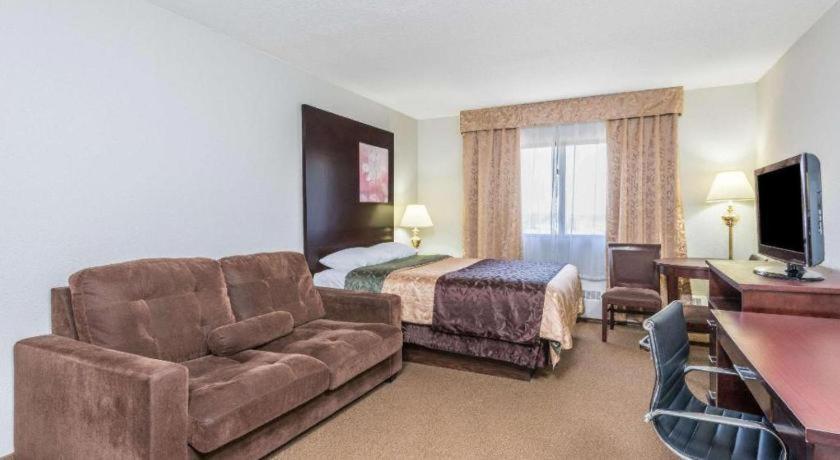 Super 8 By Wyndham Innisfail Exteriér fotografie